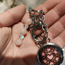 Charger l&#39;image dans la galerie, Porte-clés diffuseur,quartz rose et verre polaris
